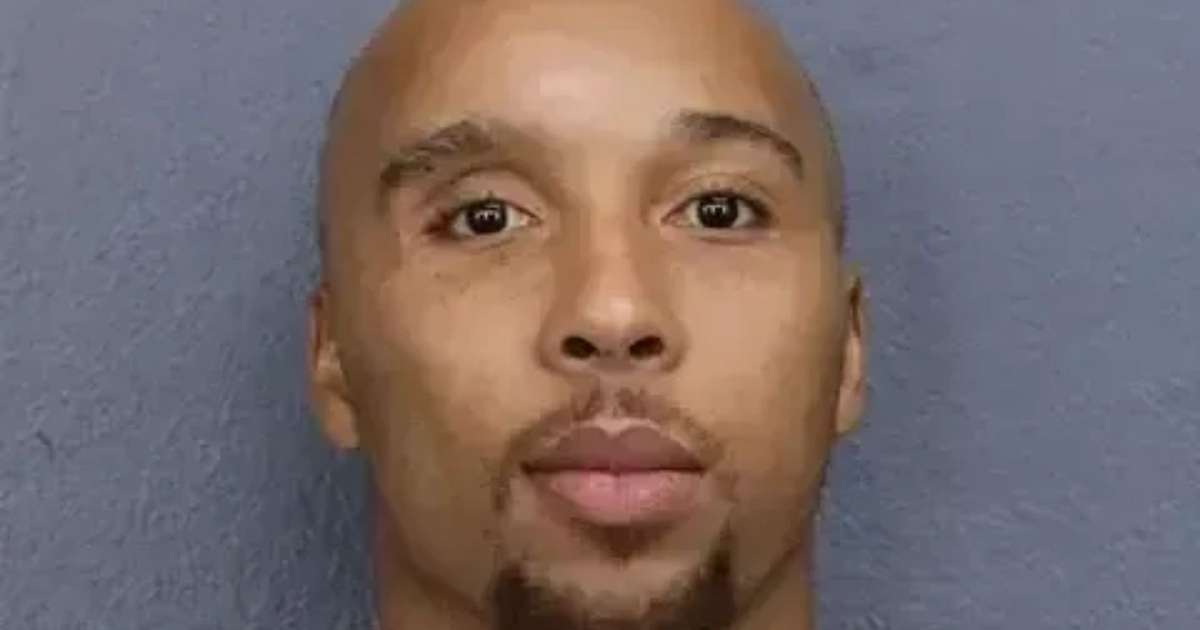 Ex-jogador da NFL é preso por praticar ato sexual em shopping nos EUA