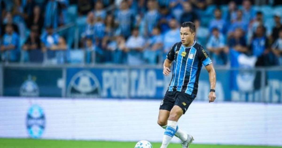 Lateral do Grêmio dispara contra arbitragem após gol do São Paulo