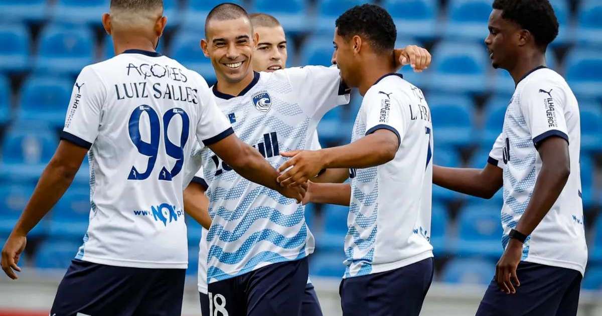 Santa Clara investe em brasileiros e chega a 17 jogadores no elenco