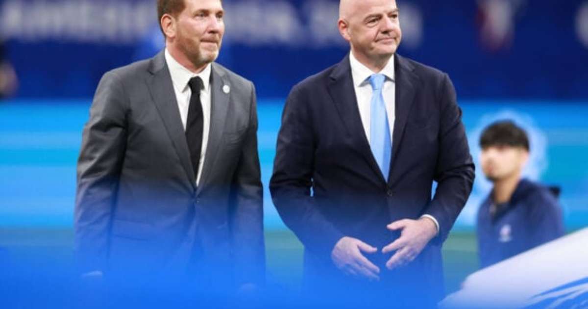 Infantino busca apoio da Conmebol durante crise na Fifa