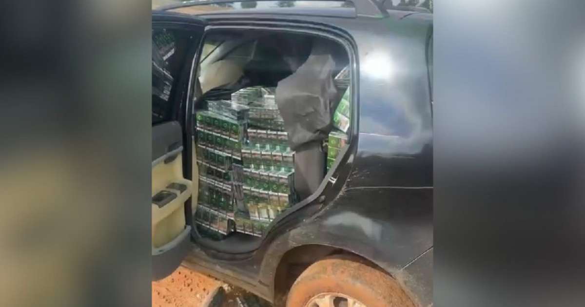 Motorista uruguaio atola carro na fuga e é preso com 10 mil maços de cigarros em Rosário do Sul