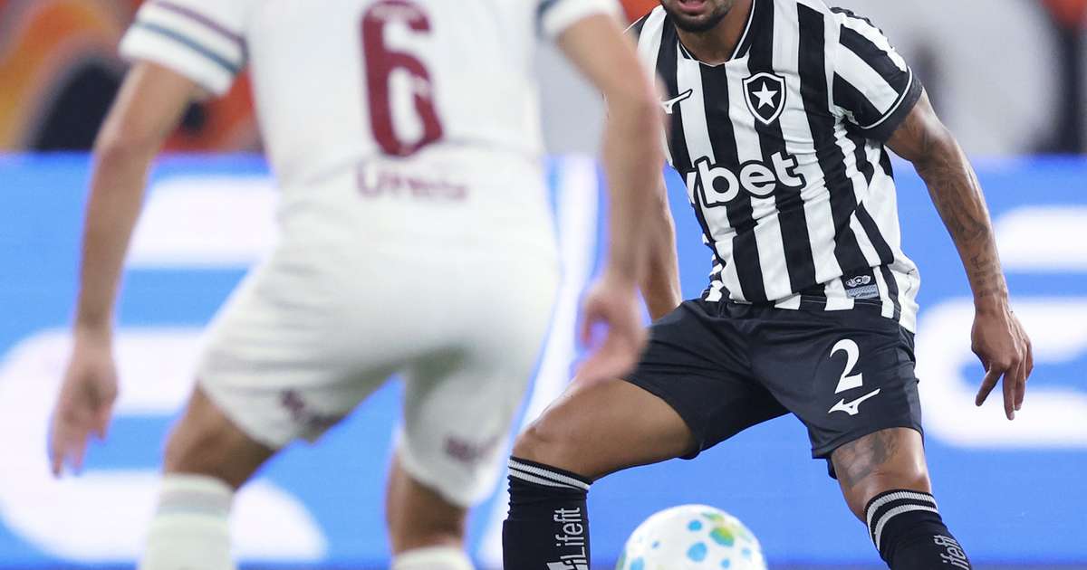 "Não é a primeira vez que isso acontece", critica Vitinho após empate do Botafogo