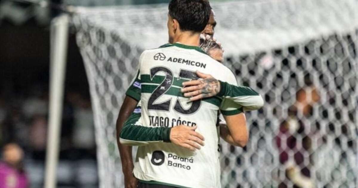 Coritiba vence a Chapecoense em jogos com lesões e lance inusitado