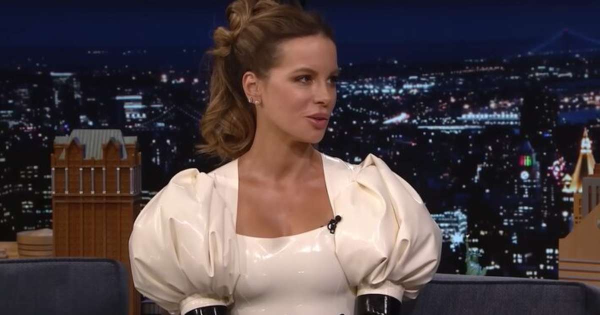 Atriz britânica Kate Beckinsale deleta posts após críticas sobre aparência