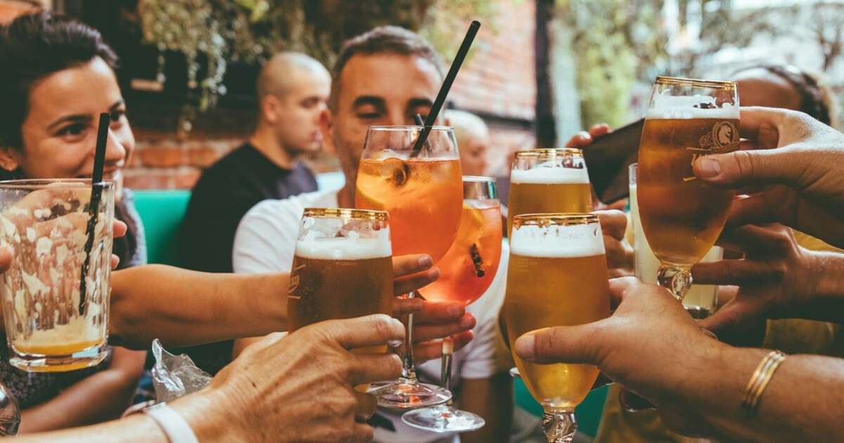 Gabriel Rubio, especialista em alcoolismo: "A dependência não se baseia tanto na quantidade que você consome, mas sim no 'porquê' de você consumir"