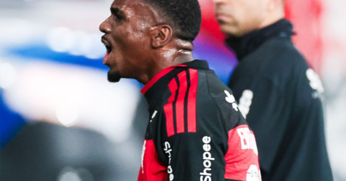 Evertton Araújo atinge a marca de 100 partidas pelo Flamengo e promete: Vamos juntos!