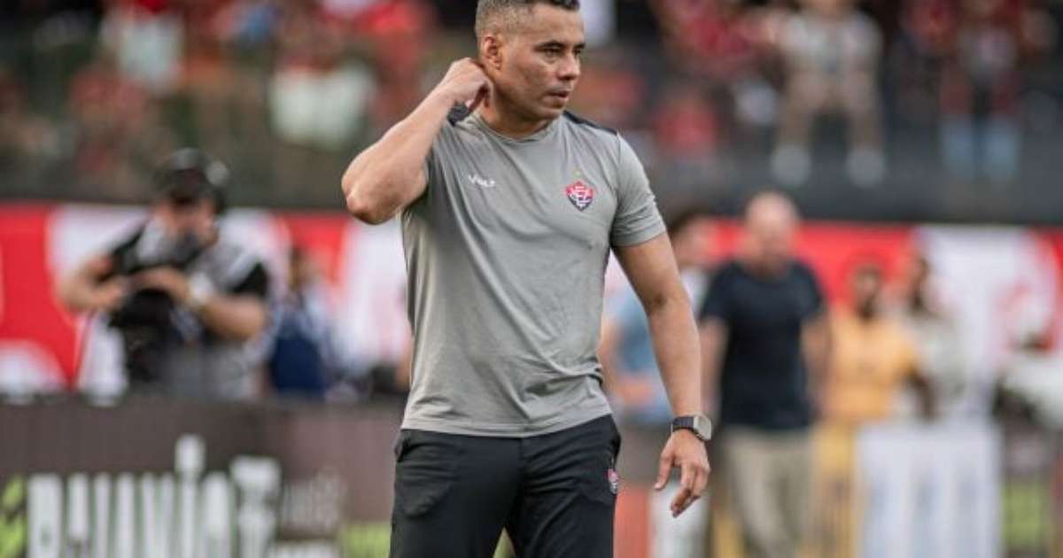 Jair Ventura viraliza após derrota do Vitória: "Gol do Pulgar, de novo"; veja