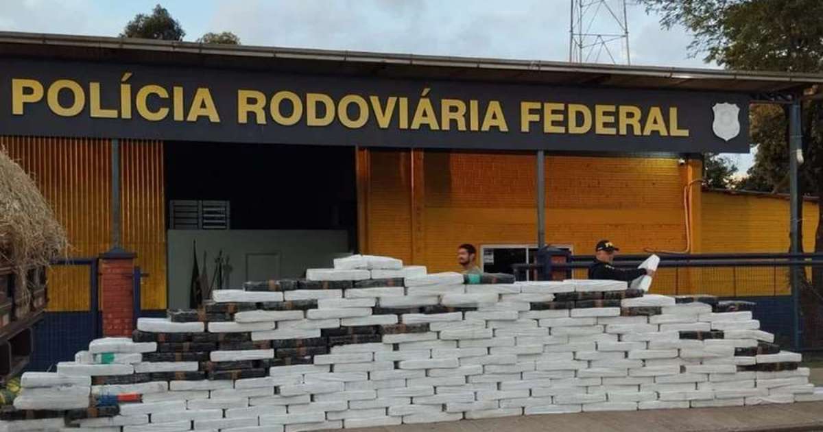 PRF apreende cerca de duas toneladas de maconha escondidas em carga de melancias na BR-386
