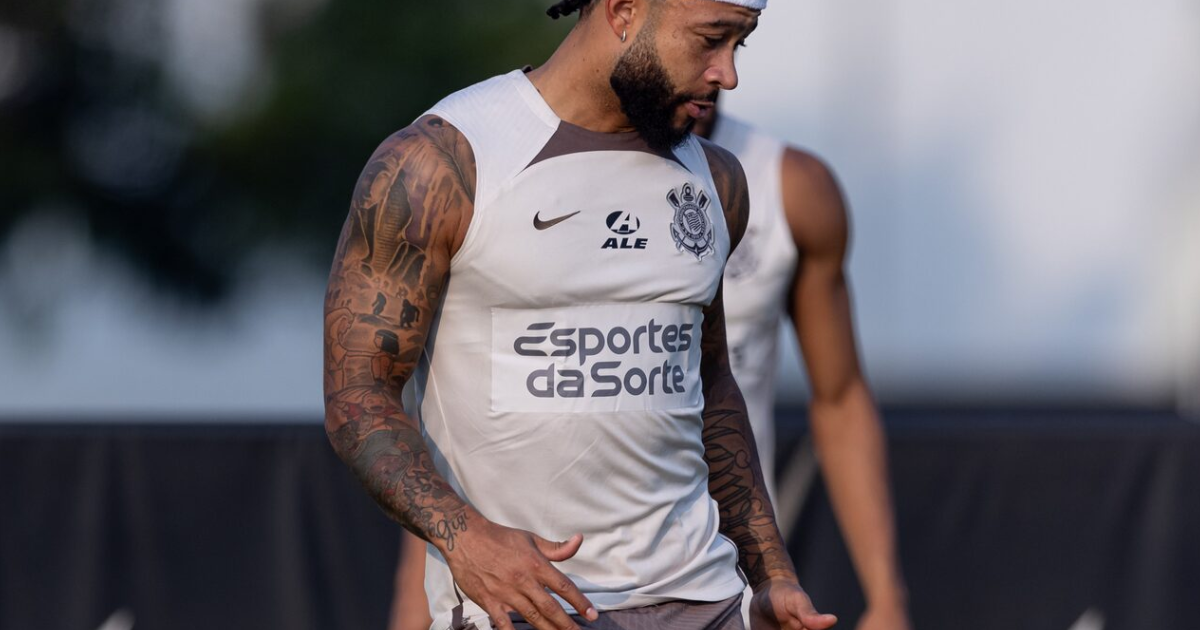 Memphis Depay Avalia Possibilidade de Encerrar Negociações com o Corinthians