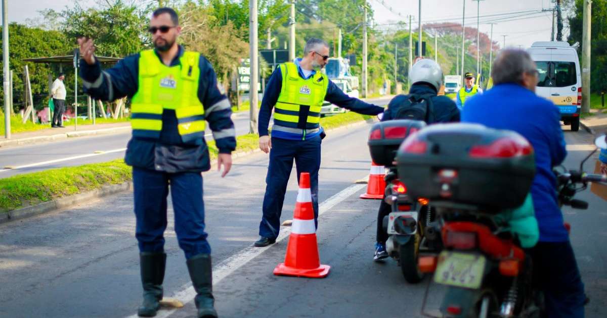 Moto com 242 multas e R$ 134 mil em débitos é apreendida na Lomba do Pinheiro em Porto Alegre