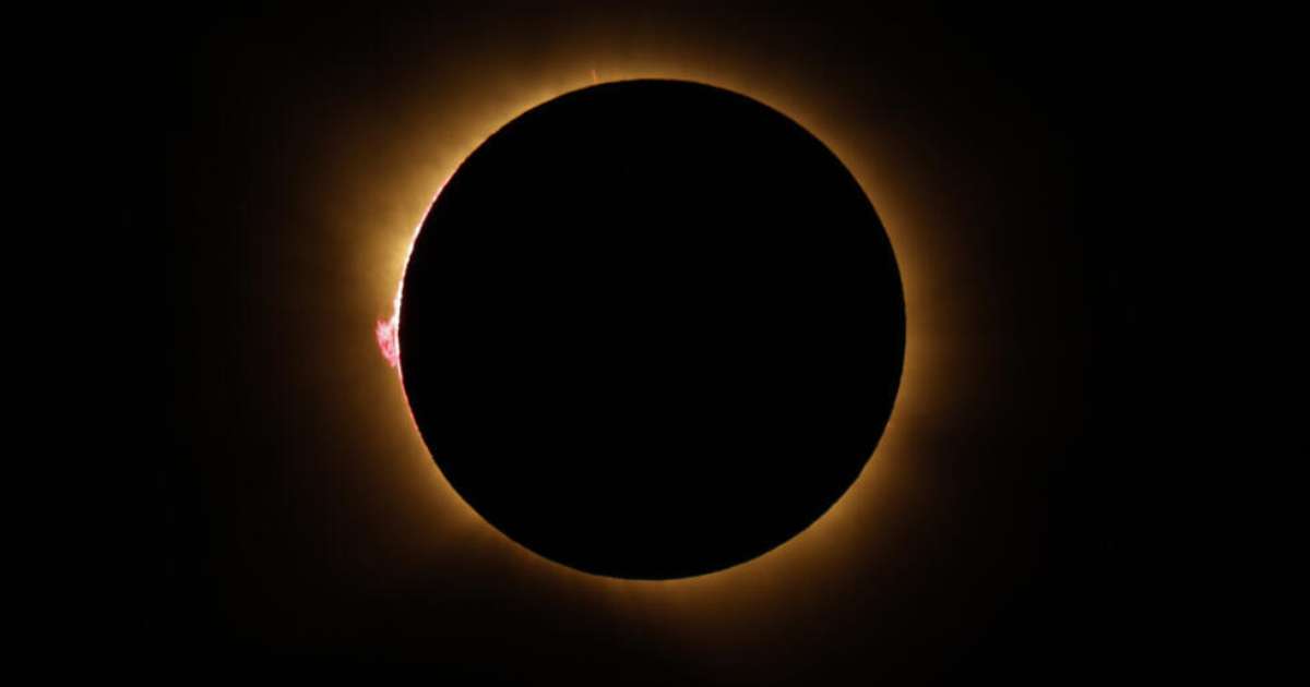 Eclipse solar atrai multidões na Europa e mergulha regiões da Espanha na escuridão