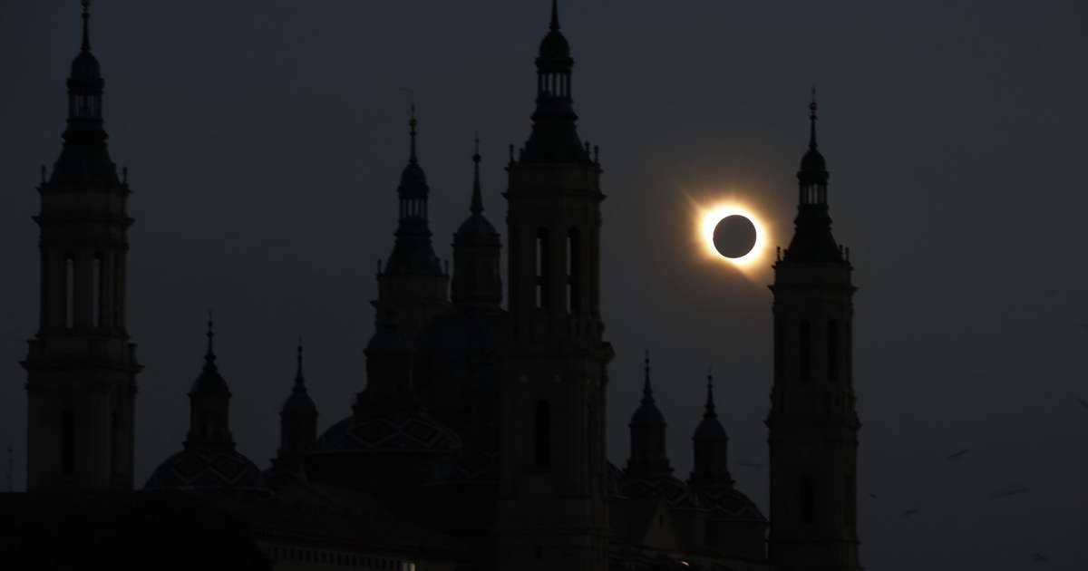 Veja as imagens mais impactantes do eclipse solar total