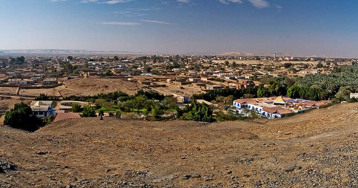 Arqueólogos descobrem tumbas, sarcófagos e múmias em oásis no Egito