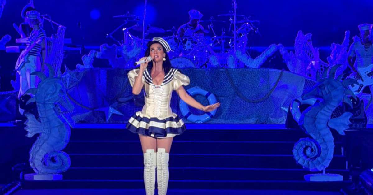 Katy Perry anima festa privada na Sardenha e puxa parabéns para Domenico Dolce