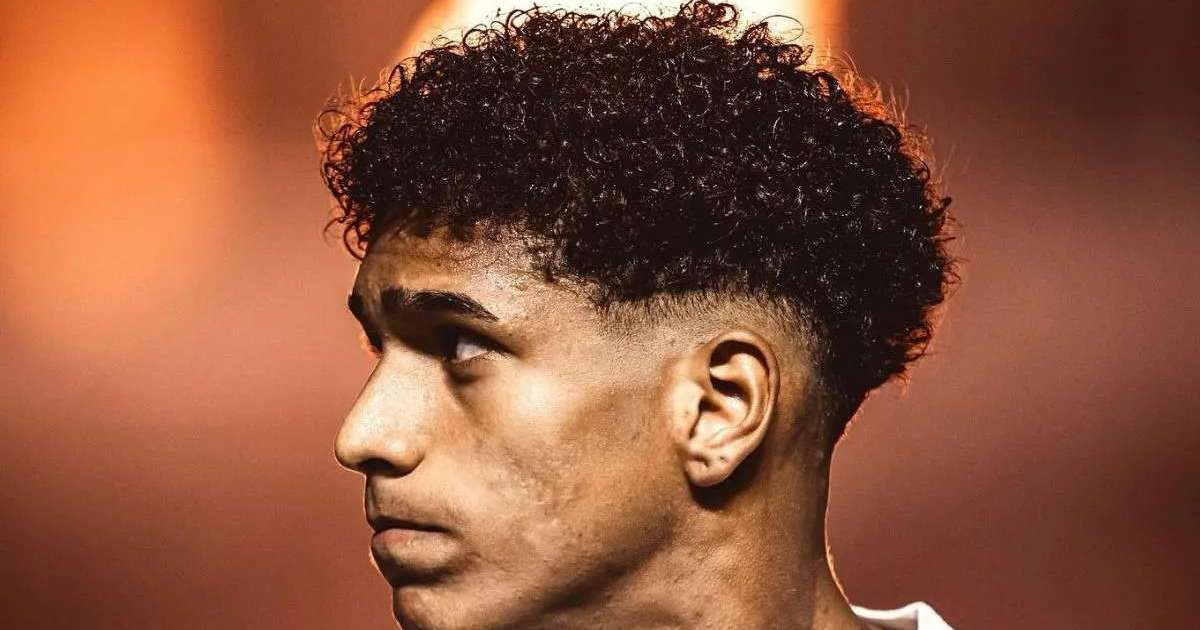 Porto avança e supera Benfica por ex-lateral do Santos