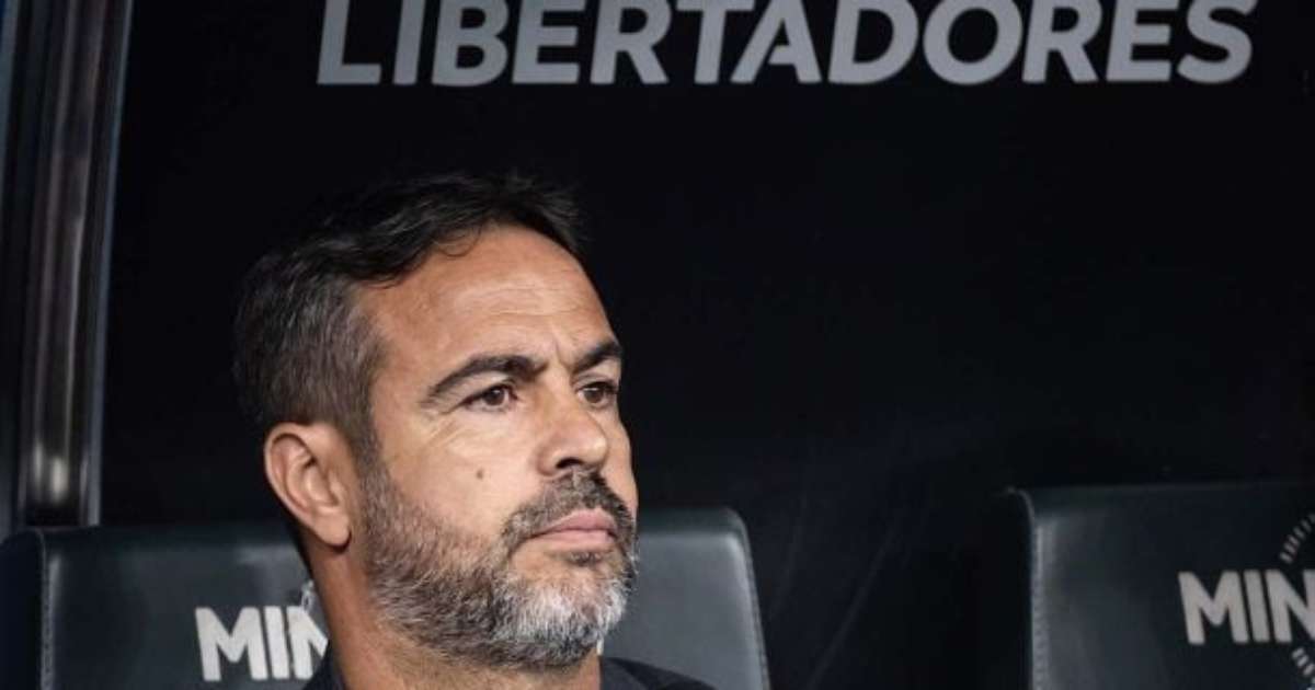 Artur Jorge detalha revolta com arbitragem e bronca em Arroyo