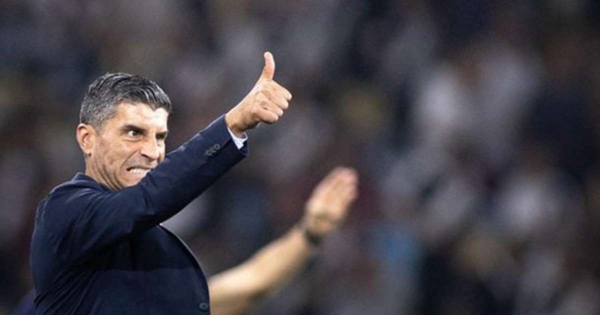 Pedro Emanuel completa um mês e terá sequência decisiva no Vasco