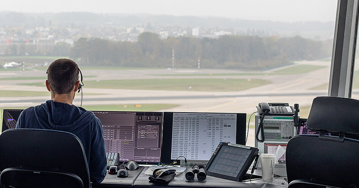 Os Estados Unidos precisam de milhares de novos controladores de tráfego aéreo e está contratando gamers para isso