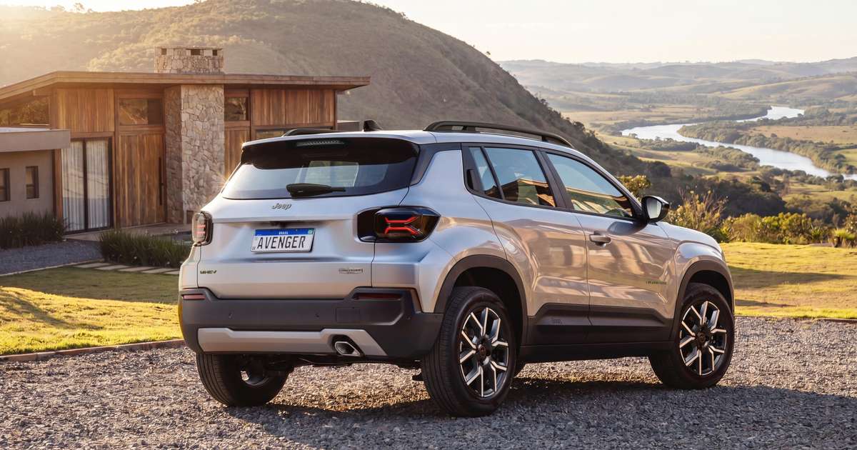 Jeep Avenger parte de R$ 114.990 e tem até ChatGPT e faróis Matrix