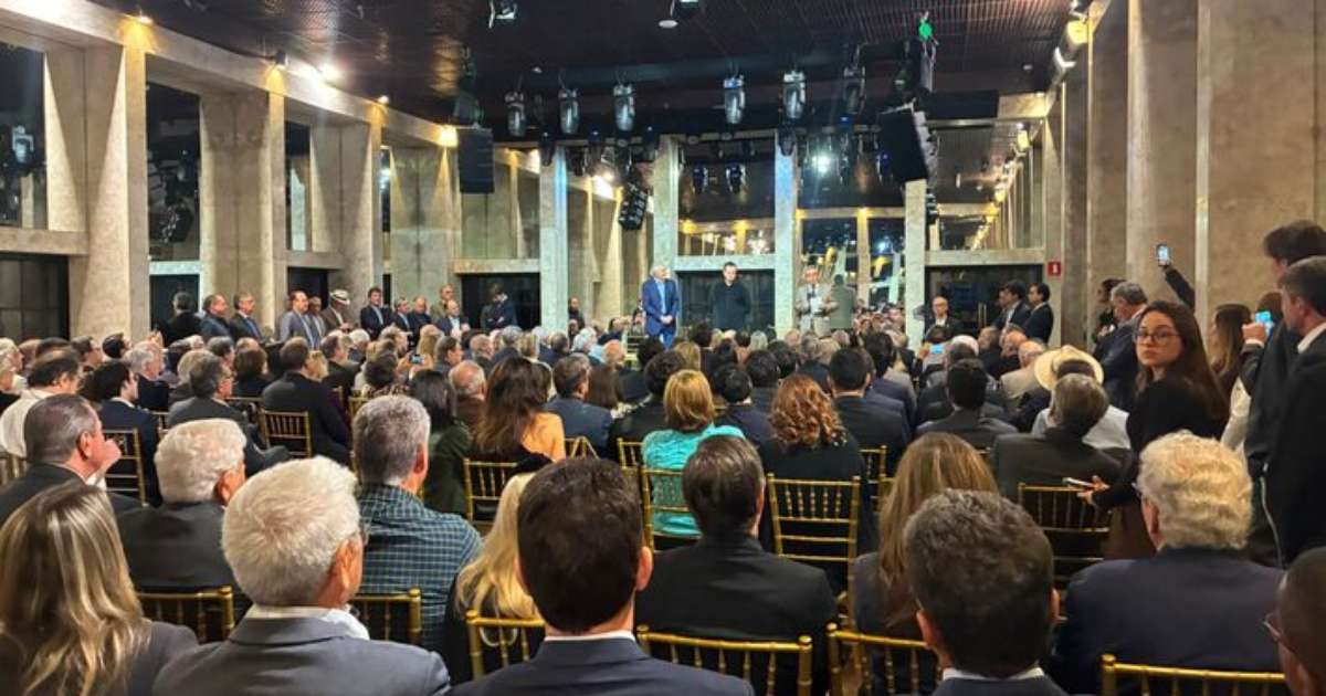 Caiado é aplaudido por empresários em SP, pede apoio nas redes e doações, com boletos de R$ 20 mil