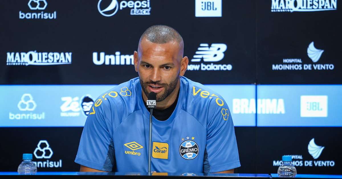 Weverton abre o jogo sobre oscilação do Grêmio e elogia Luís Castro