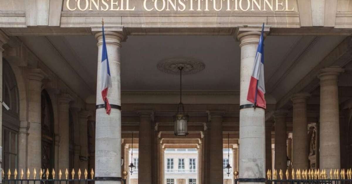 França: Conselho Constitucional derruba a proibição de redes sociais para menores de 15 anos