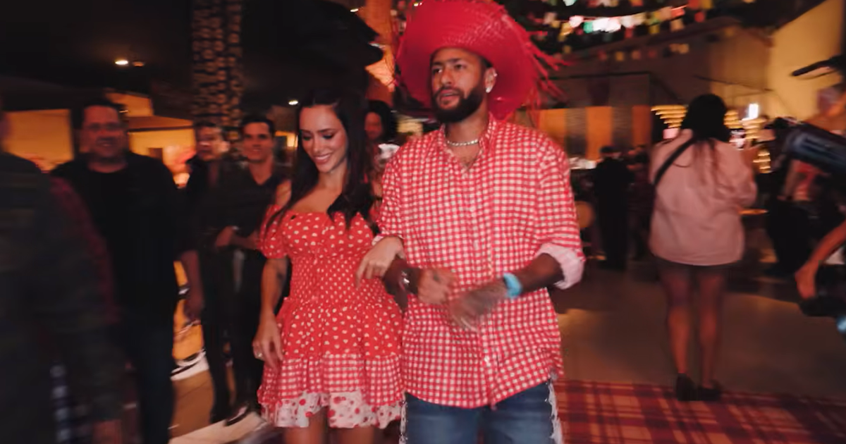 Bruna Biancardi curte arraial com direito a quadrilha e correio elegante de Neymar
