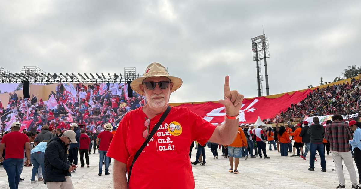 Em berço político do PT, 1º ato de campanha de Lula tem devoção e chapéu Panamá 'fazendo a cabeça de eleitores'
