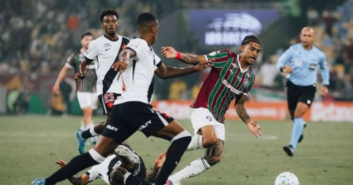John Kennedy passa por cirurgia no joelho e desfalca o Fluminense por até oito meses