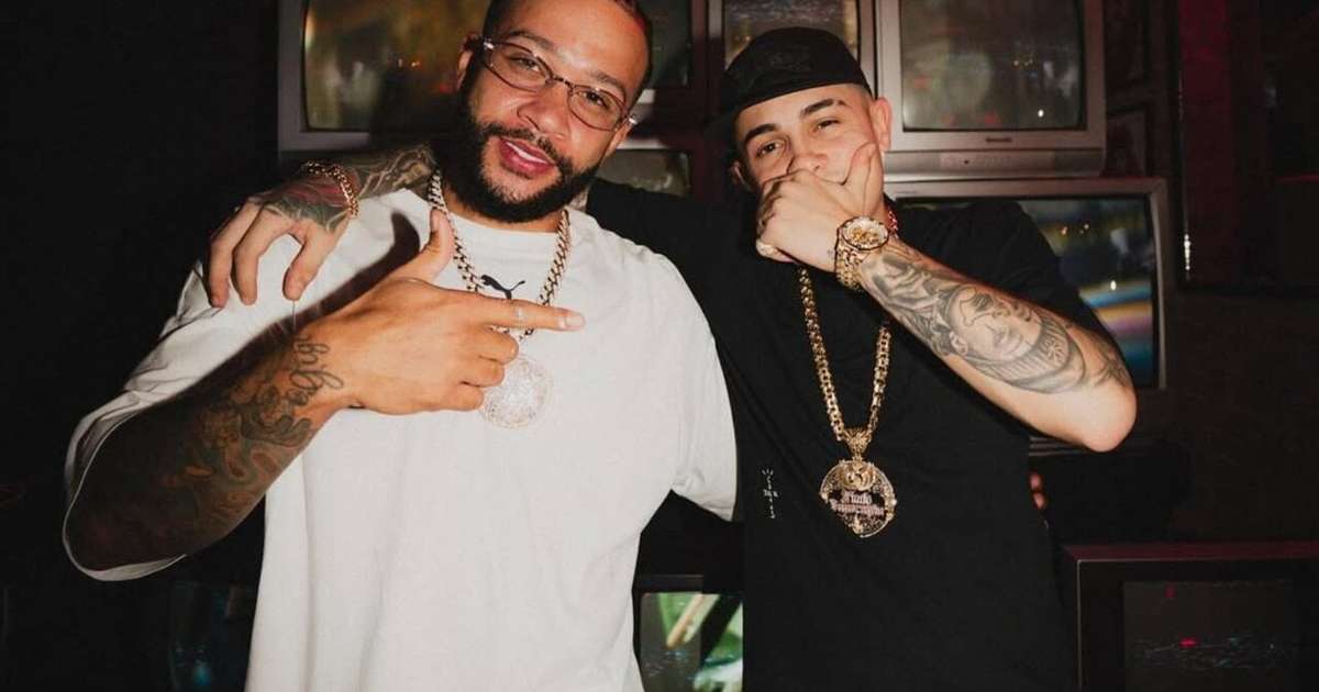 Mc Hariel presta homenagem a Depay após renovação de contrato com o Corinthians