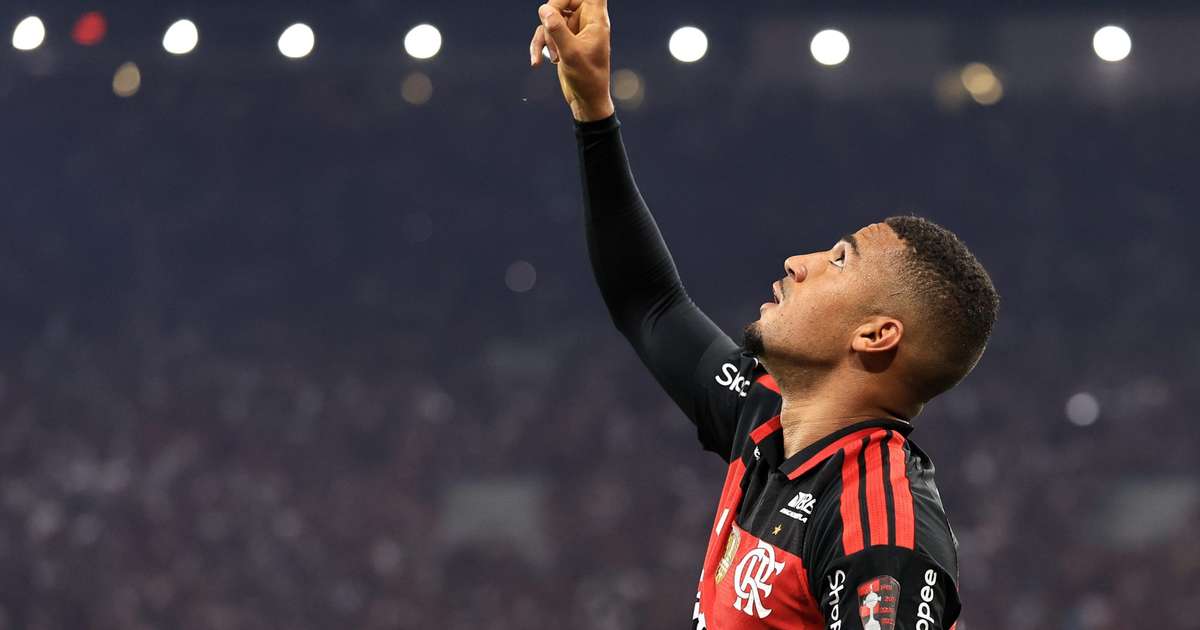 Flamengo derrota Cruzeiro no Maracanã e avança às quartas de final da Libertadores