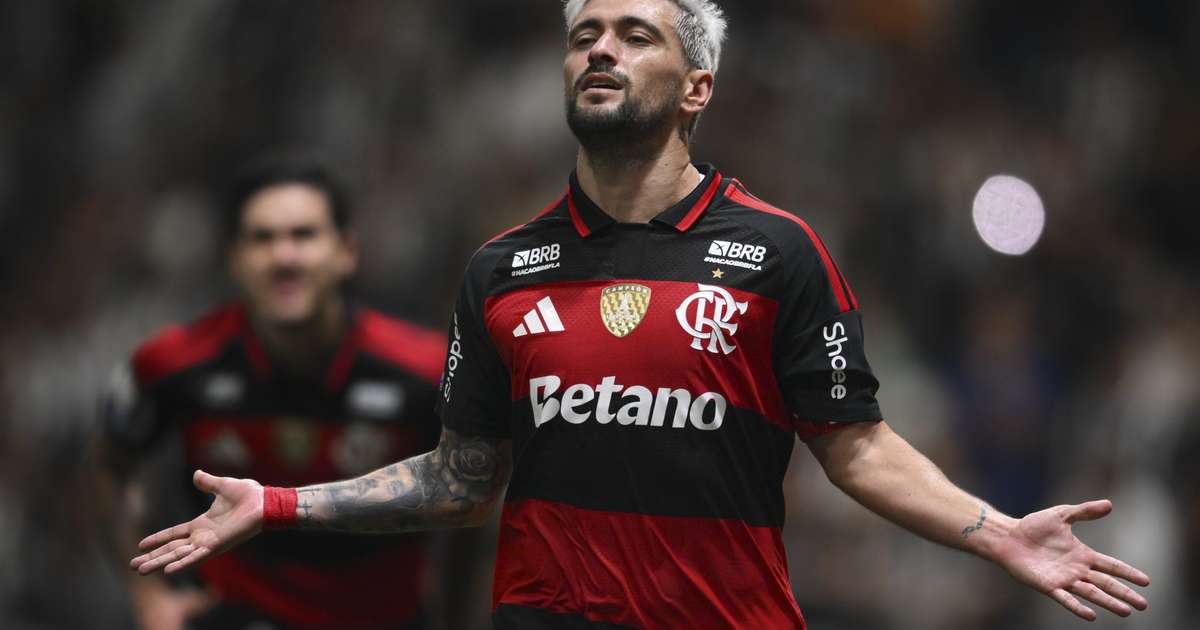Arrascaeta brilha e garante classificação do Flamengo nas quartas de final ao marcar contra o Cruzeiro