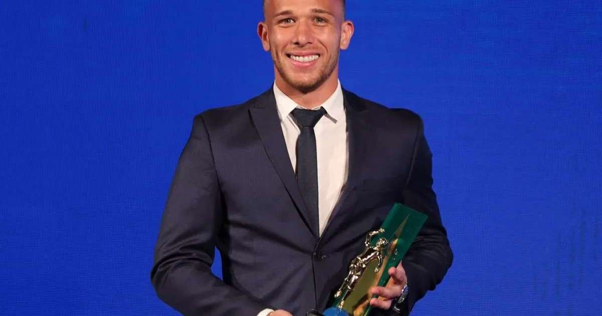 Corinthians e Fluminense monitoram Arthur Melo, que negocia rescisão com a Juventus