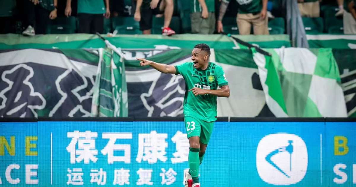 Ex-Corinthians Dawhan marca golaço de bicicleta na China