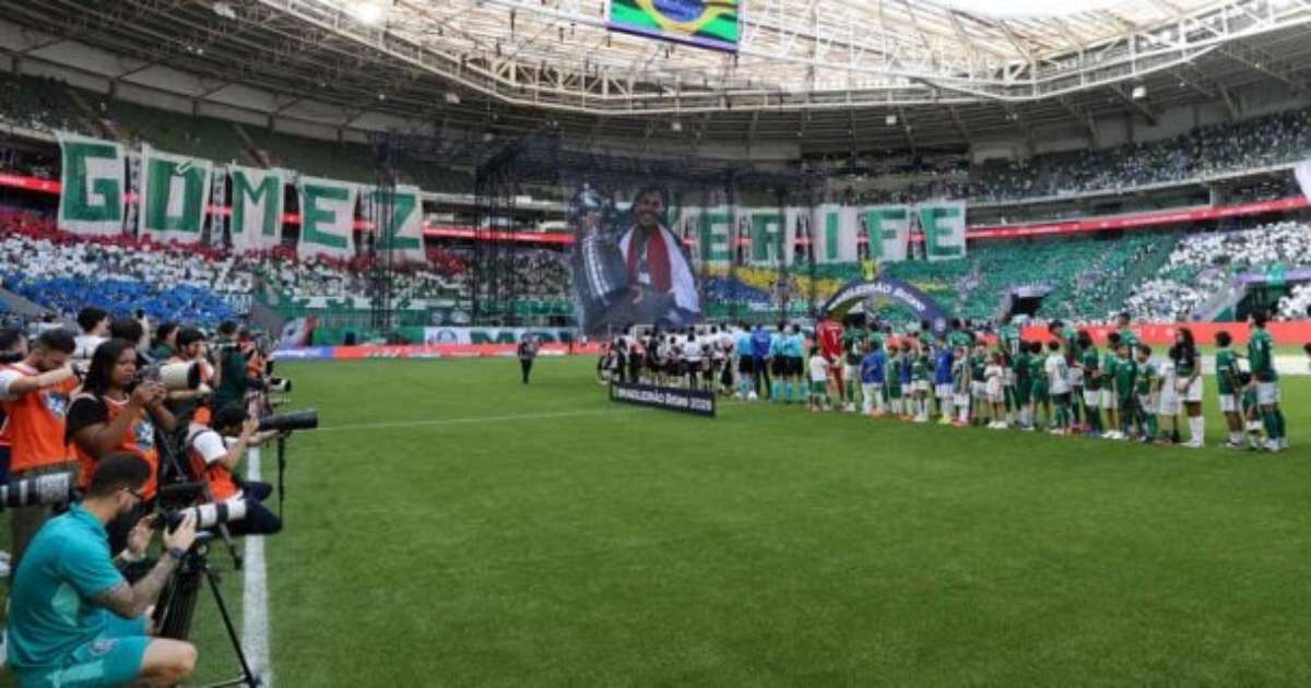Torcida do Palmeiras homenageia Gustavo Gómez com mosaico no Nubank Parque