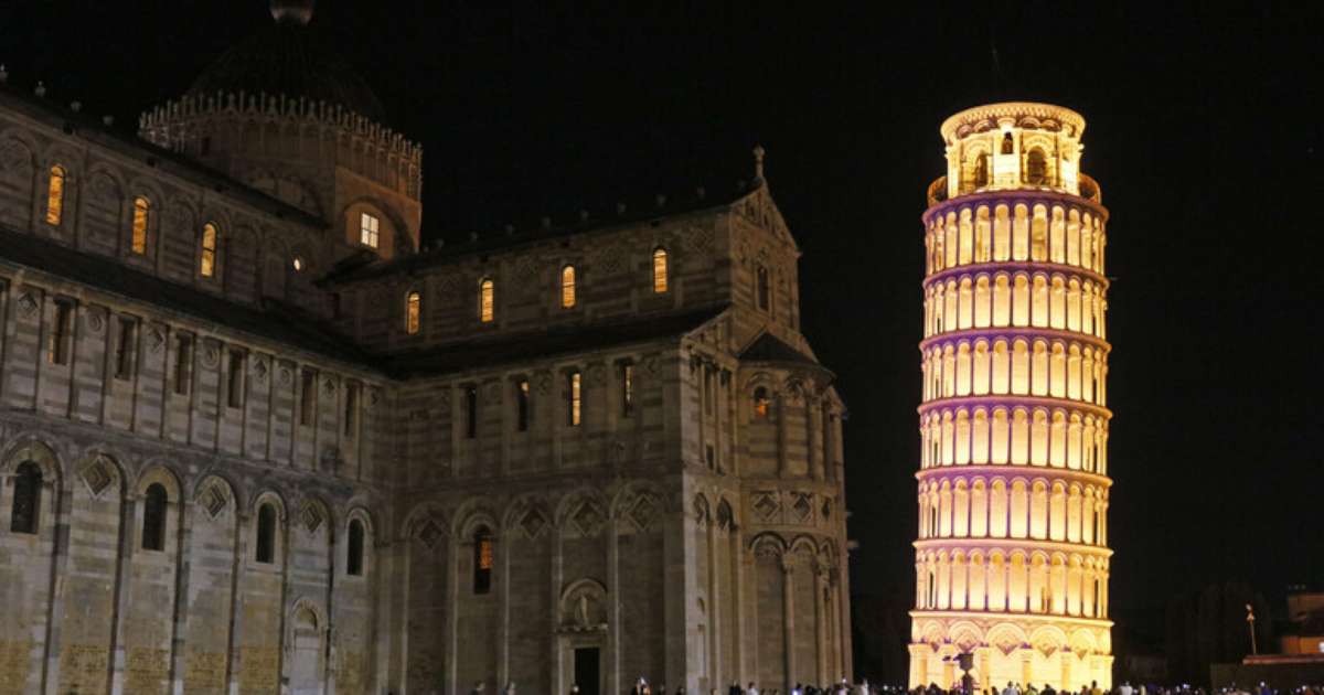 Brasileira passa mal e é resgatada pelos bombeiros na Torre de Pisa