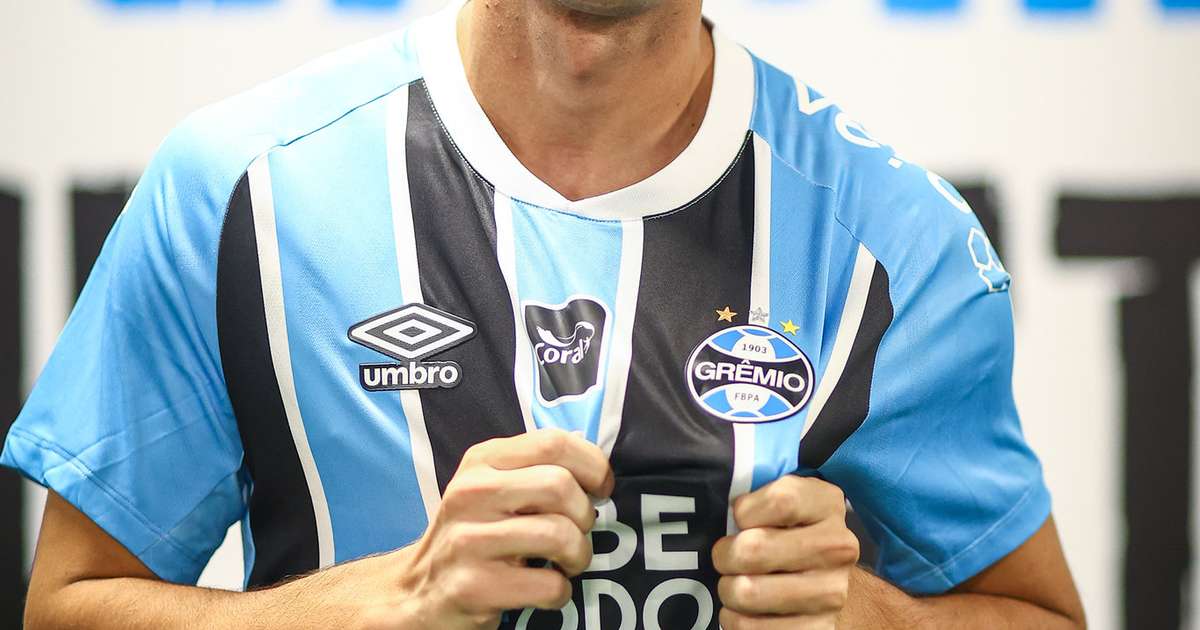 Carlos Vinícius brilha com 10 gols e lidera artilharia do Grêmio em busca da ponta no Brasileirão