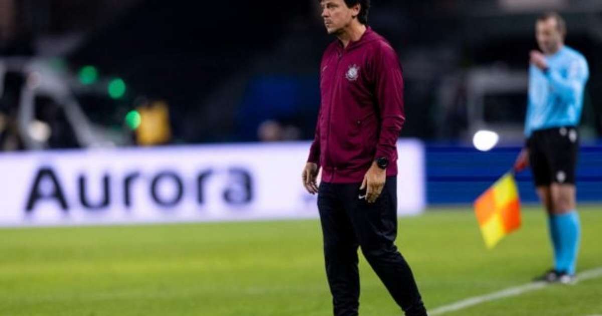 Diniz planeja usar Memphis como falso 9 no Corinthians