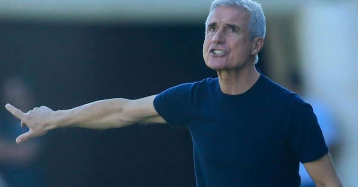 Luís Castro defende seu trabalho e pede respeito após derrota que mantém Grêmio em crise