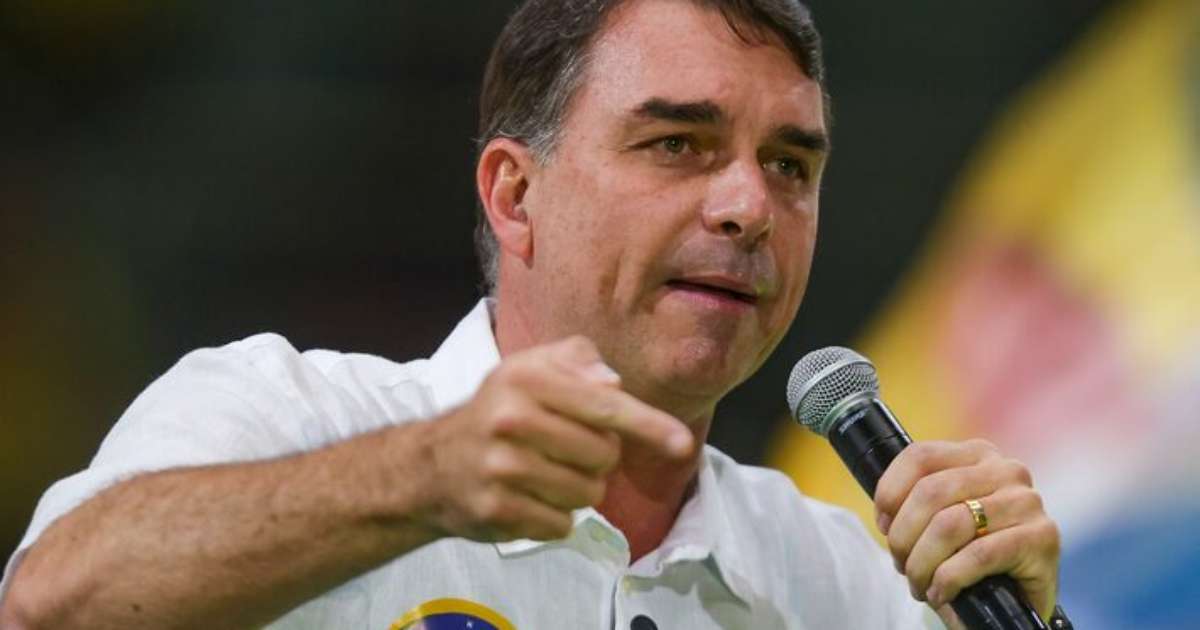 Após faltar a debate, Flávio Bolsonaro destaca ausência de Lula: 'Quero debater com meu adversário'