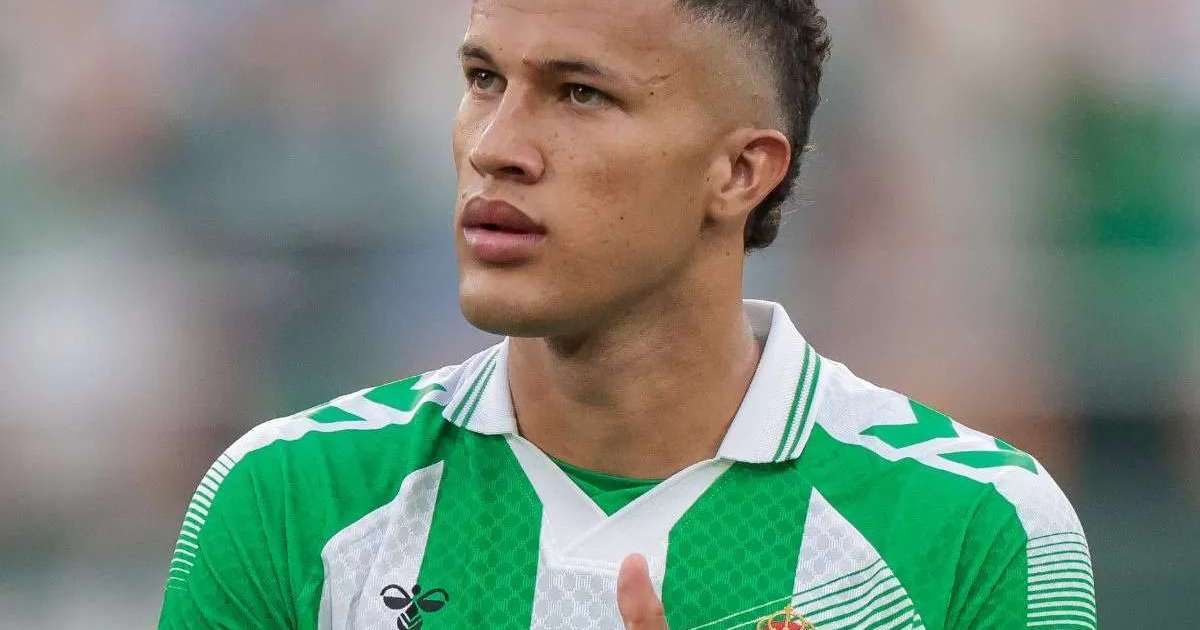 FECHA COM MEIA COLOMBIANO? Palmeiras tenta abrir negociações com Real Betis por volante