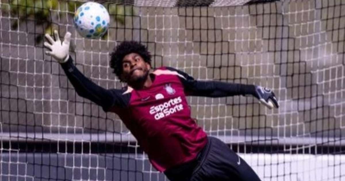 Recuperação cautelosa: Hugo Souza é reavaliado para clássico contra o Santos e Libertadores