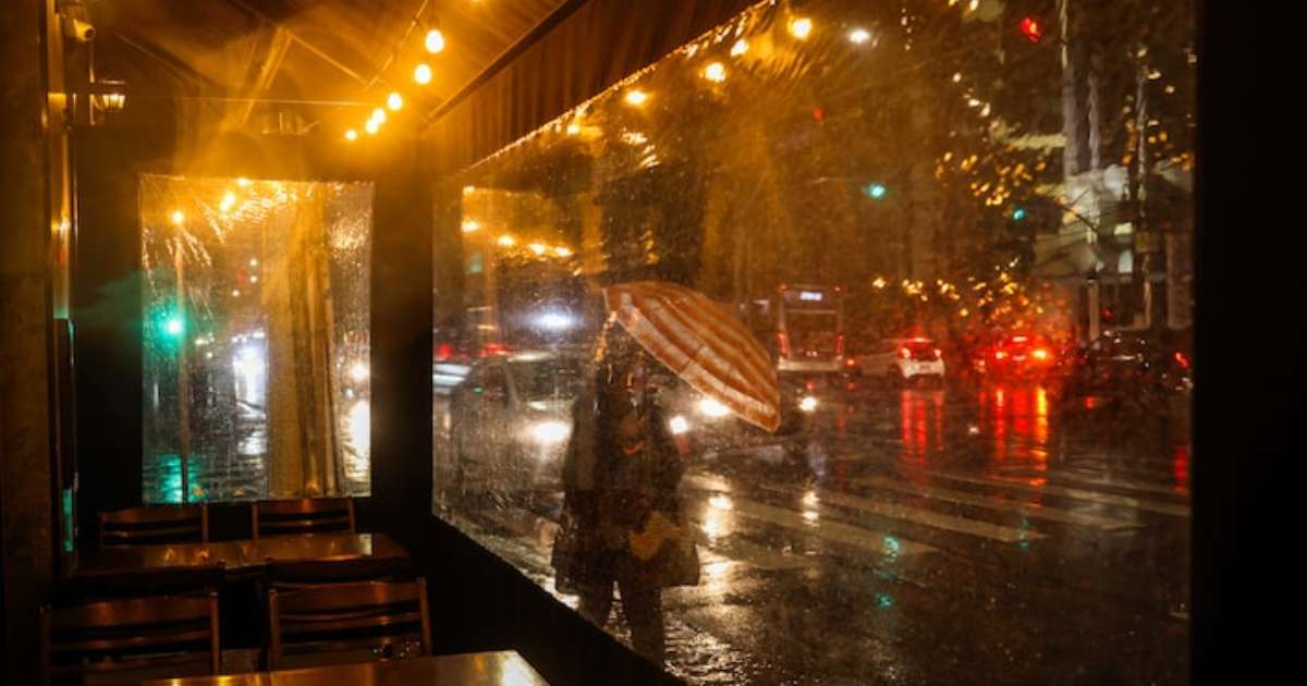 Defesa Civil alerta para chuva com raios em SP; Sul terá temporais até segunda-feira