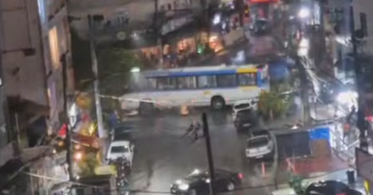 Tiroteio deixa 4 mortos no RJ; confronto teve 14 ônibus sequestrados por criminosos