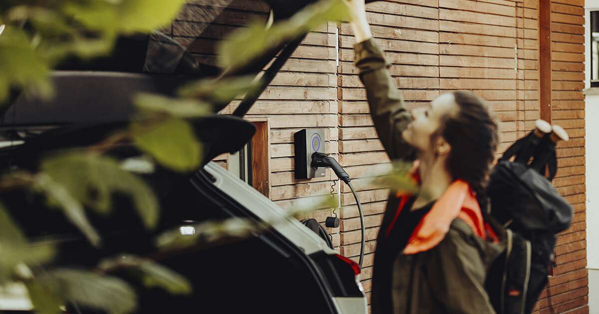 Carros elétricos estão mudando a forma como nos deslocamos, mas a verdadeira mudança é mais profunda: estão desmantelando a indústria petrolífera