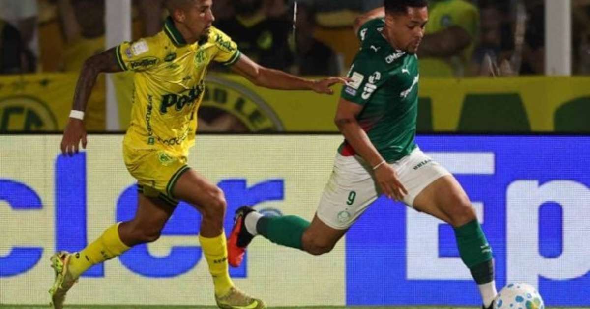 Cobrado por Abel, Vitor Roque vive momento de pressão no Palmeiras