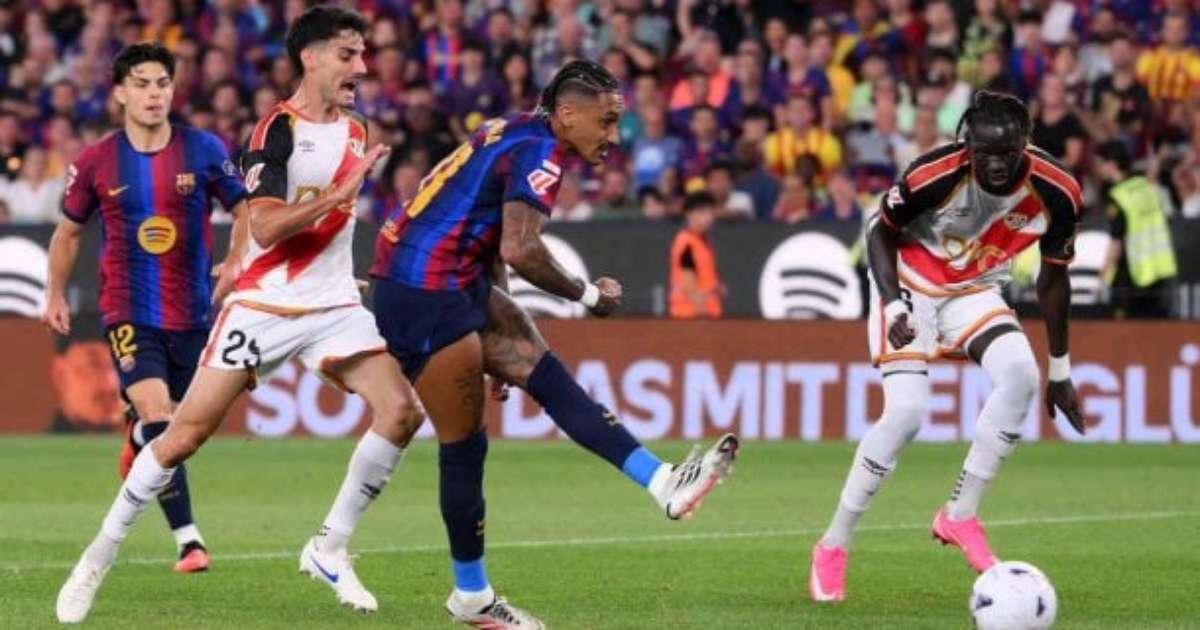 Raphinha and Yamal Shine as Barcelona Crushes Rayo to Maintain Perfect Start