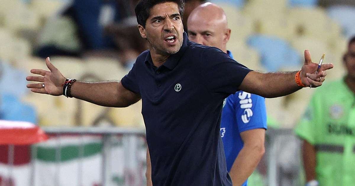 Abel segue ameaçado de suspensão após polêmica, mas comanda Palmeiras em decisão contra o Santos