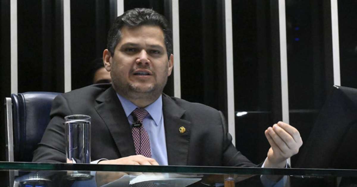 Alcolumbre diz que ‘todo mundo esqueceu’ ligação de Flávio Bolsonaro com Vorcaro: ‘E agora o culpado sou eu e Moraes’