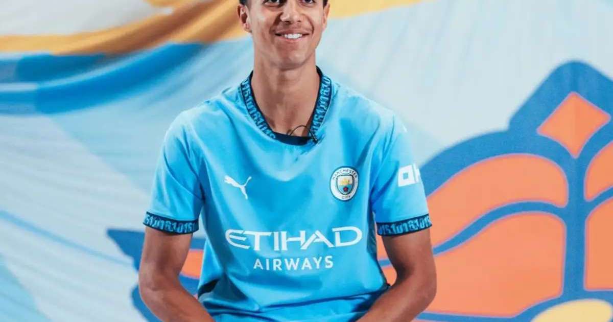 Vitor Reis ajuda Allan com adaptação na chegada ao Manchester City: "Que ele possa se sentir cada vez mais à vontade aqui"